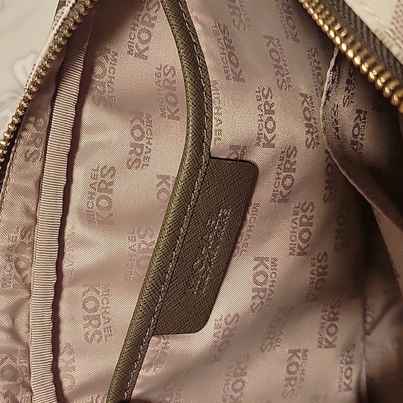 Gorgeous white and green mostera leaf jet set crossbody - Picture 6 of 13